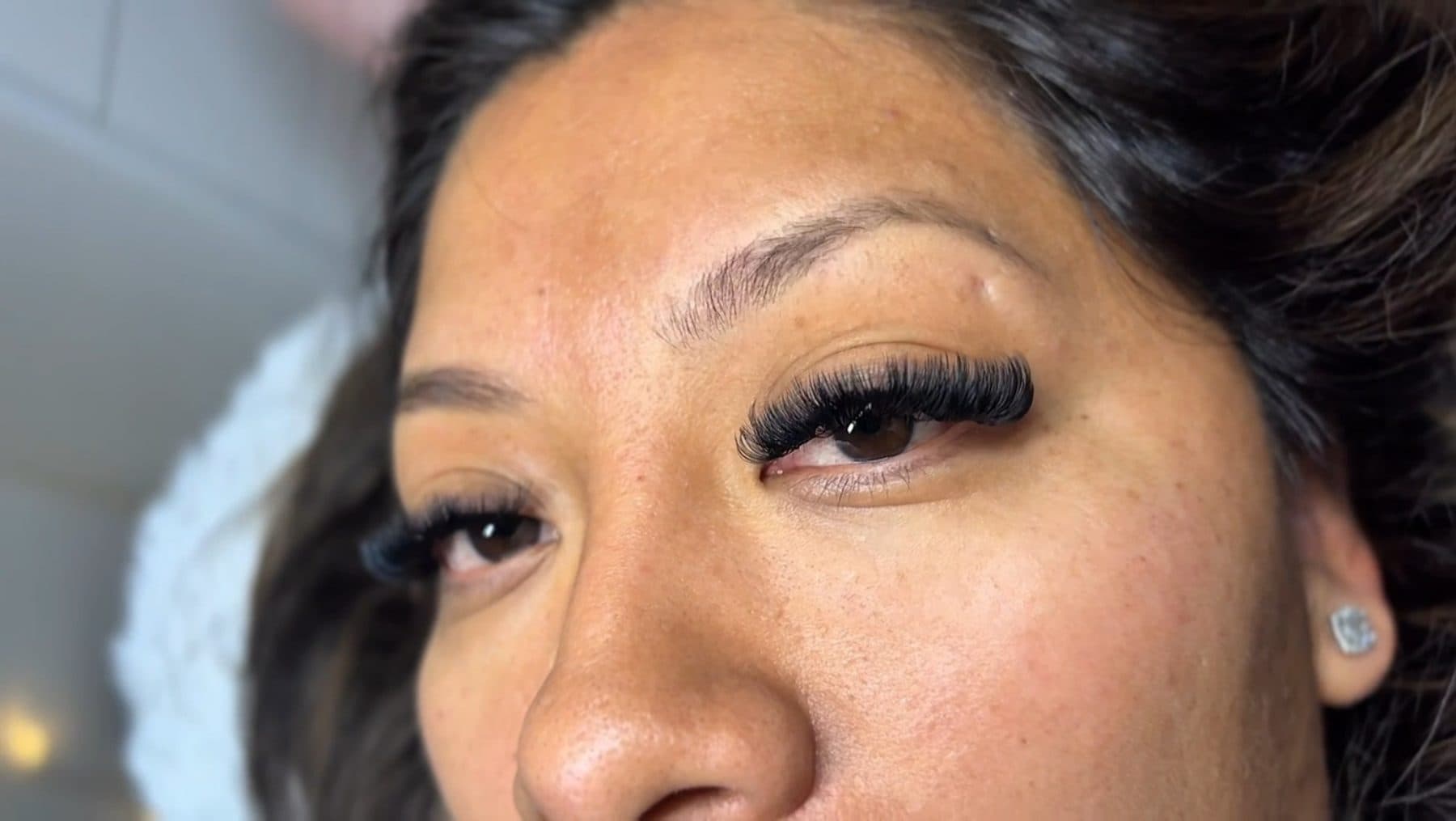 Finished volume lash set, close-up